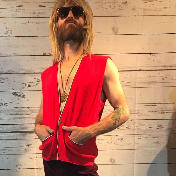 Red Sleeveless Cardigan - Picture 2 of 4